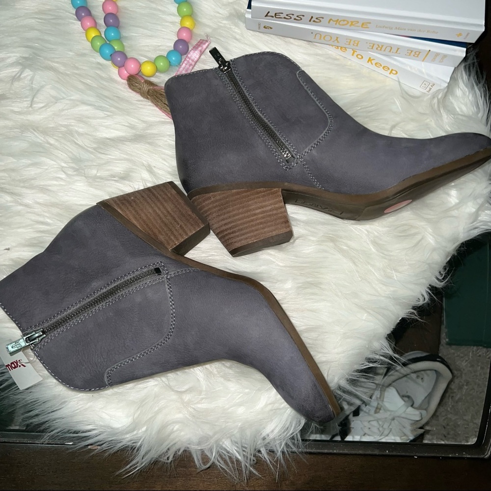 Frye Judith Seam booties Size 7
